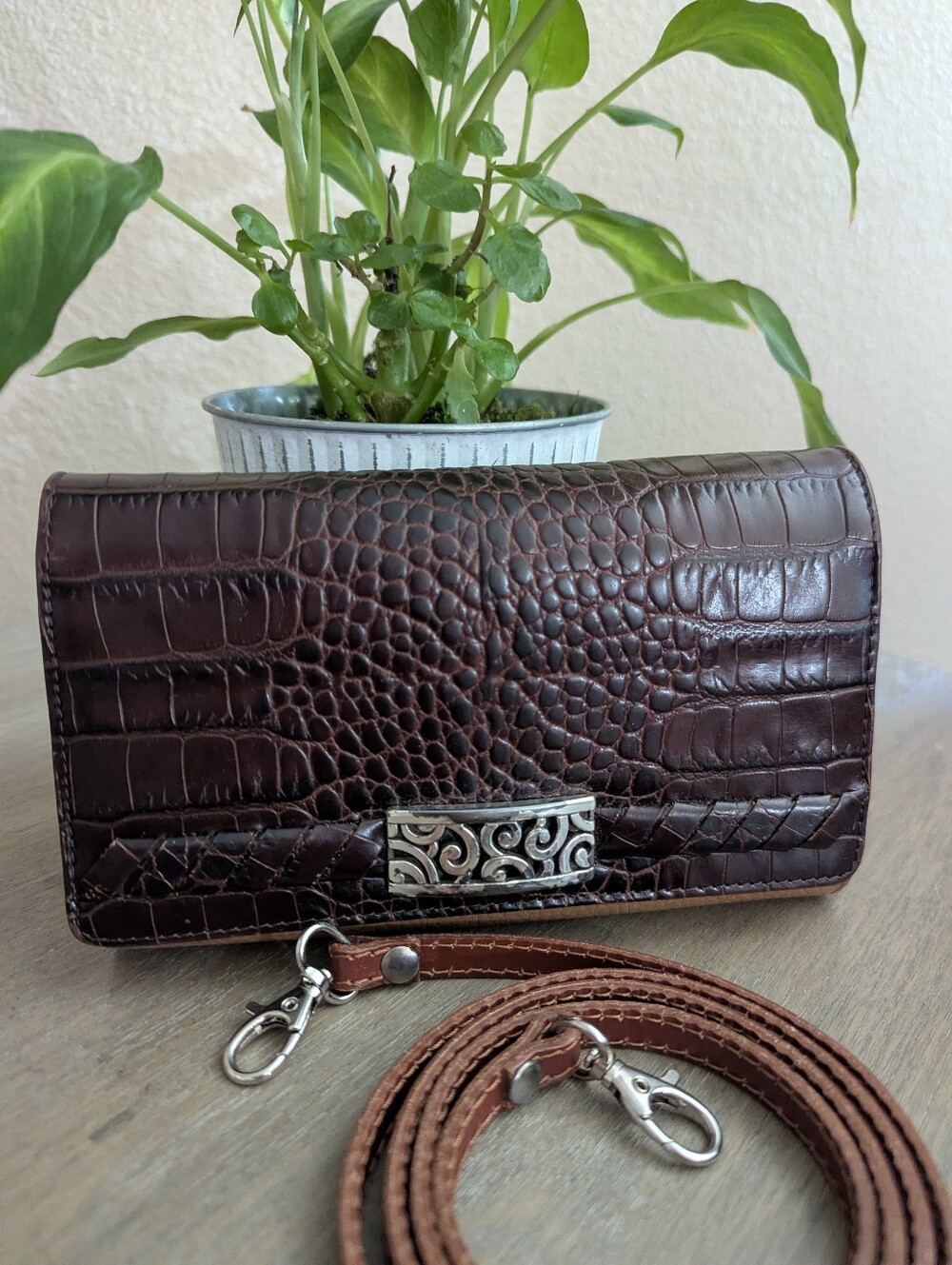 Brighton Brown Croc-Embossed Convertible Crossbody Wallet